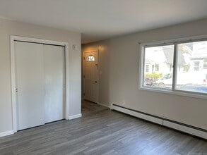 164 Pine St in Greenwich, CT - Building Photo - Building Photo