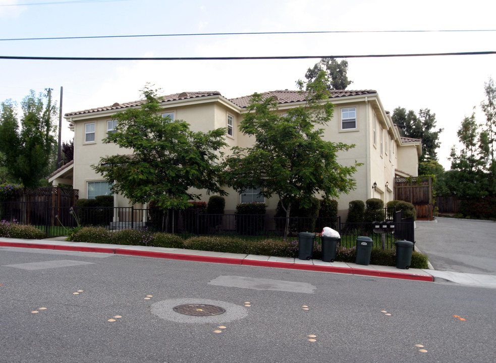 601-605 Canyon Rd in Redwood City, CA - Foto de edificio