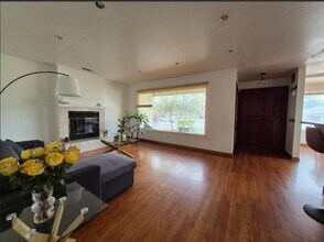 2011 Ashton Ave in Menlo Park, CA - Building Photo - Building Photo