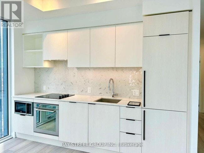property at 82-2082 Dalhousie St