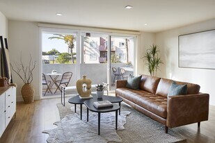 Desora in Los Angeles, CA - Building Photo