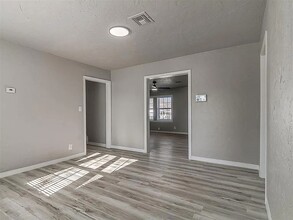2200 NW 33rd St in Oklahoma City, OK - Building Photo - Building Photo