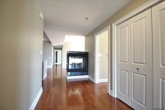 713 Lois Ln in Schenectady, NY - Foto de edificio - Building Photo