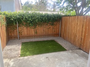 8277 Echo Dell Rd in San Diego, CA - Building Photo - Building Photo