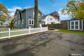 234 N Pine Creek Rd in Fairfield, CT - Building Photo - Building Photo