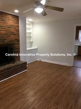 7622 Helmdale Ave in Charlotte, NC - Foto de edificio - Building Photo