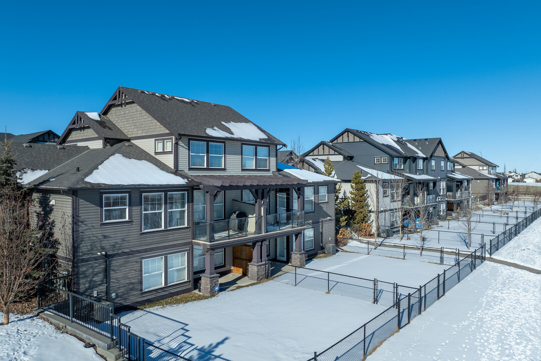 Waterscape in Airdrie, AB - Building Photo