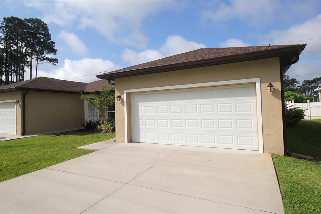 23 Empress Ln in Palm Coast, FL - Building Photo