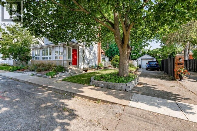 261 Hatt St in Hamilton, ON - Building Photo - Building Photo