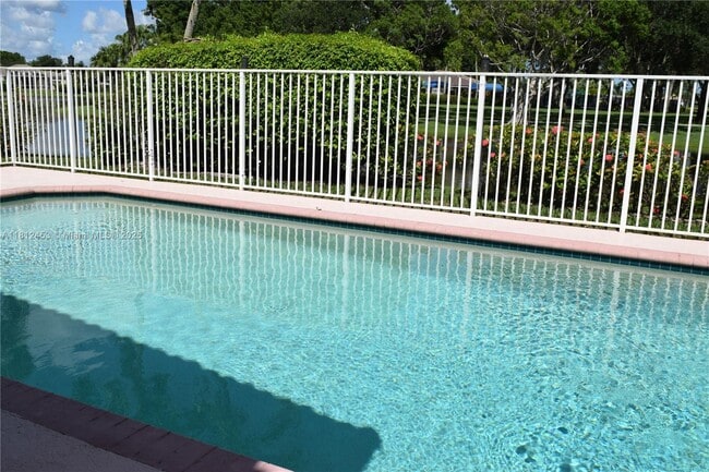 property at 991 Crestview Cir