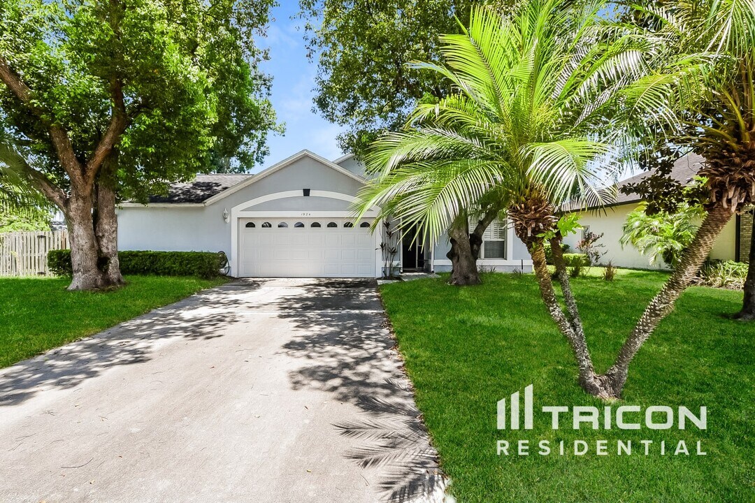 1924 S Prairie Dunes Ct in Oviedo, FL - Building Photo