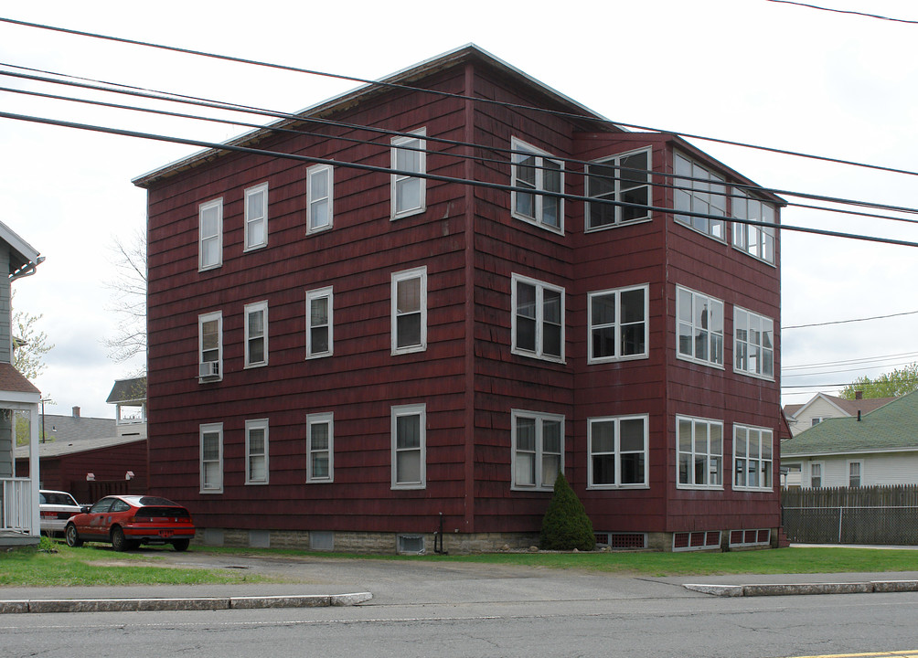 587 Chicopee St in Chicopee, MA - Building Photo