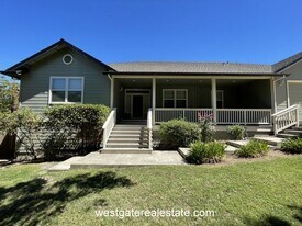786 El Paseo Dr in Petaluma, CA - Building Photo