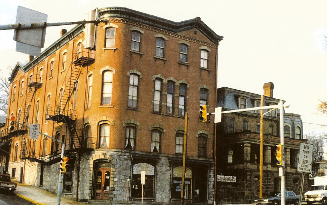 401 Main St in Royersford, PA - Building Photo