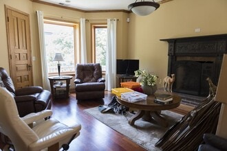 1437 W Olive Ave, Unit 2 in Chicago, IL - Building Photo - Building Photo