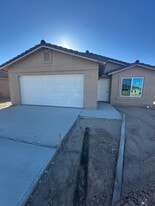 4692 S Cedar Ave in Yuma, AZ - Building Photo