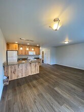 3240 S 10th St in Lebanon, OR - Building Photo - Building Photo