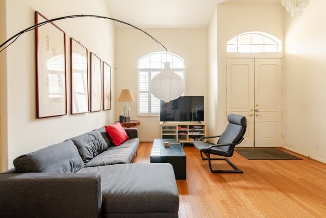 199 N Lincoln Ave in Monterey Park, CA - Foto de edificio - Building Photo