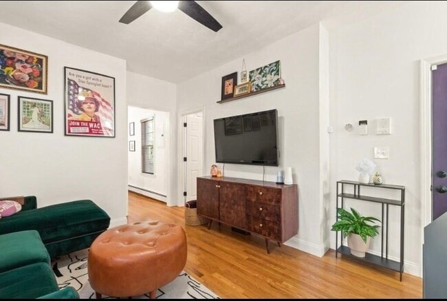 171 Brooks St in Boston, MA - Foto de edificio - Building Photo