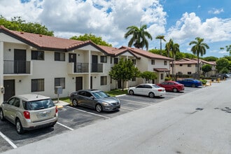 Midway Point Apartments in Miami, FL - Foto de edificio - Building Photo