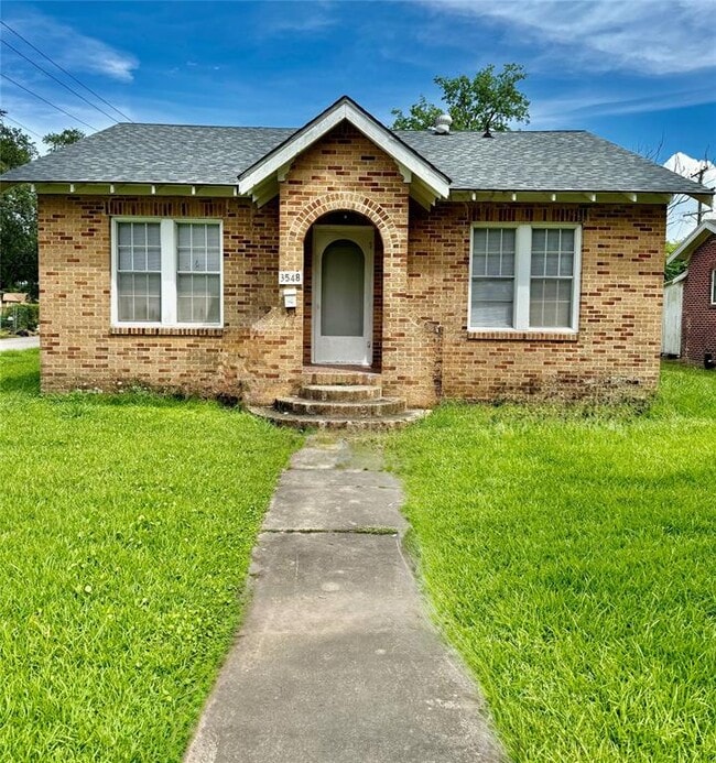 property at 3548 6th St