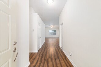 7035 Shasta Square in Houston, TX - Building Photo - Building Photo