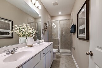 Clear Lake Reserve Townhomes in Pooler, GA - Foto de edificio - Building Photo