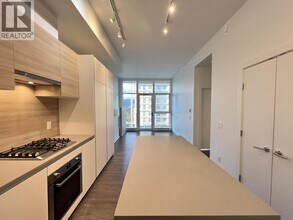 652 Whiting Way in Coquitlam, BC - Building Photo - Building Photo