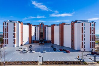 Lakeshore Towers in Racine, WI - Foto de edificio - Building Photo