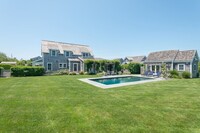 43 Vestal St in Nantucket, MA - Foto de edificio - Building Photo