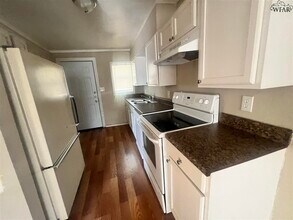 2006 Bell St in Wichita Falls, TX - Building Photo - Building Photo