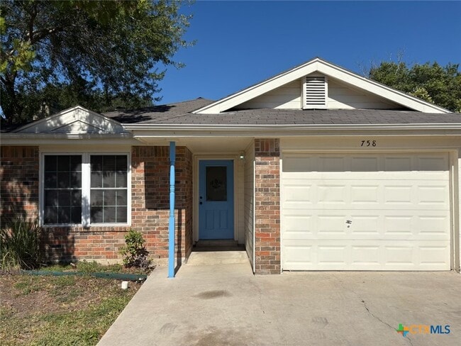 758 Briarbend Dr in New Braunfels, TX - Building Photo - Building Photo