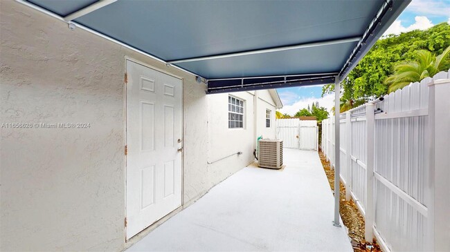 15340 SW 306th St-Unit -B in Homestead, FL - Building Photo - Building Photo