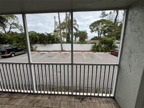 2755 Coconut Bay Ln in Sarasota, FL - Building Photo - Building Photo