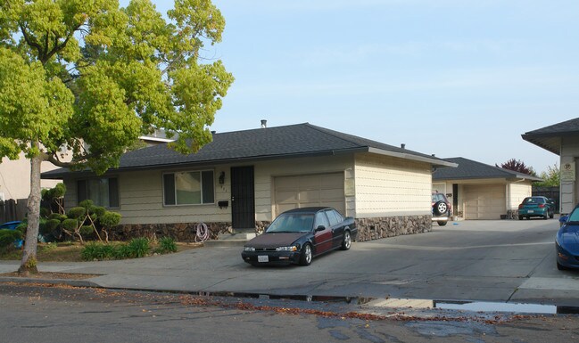 861 El Cerrito Way in Gilroy, CA - Building Photo - Building Photo