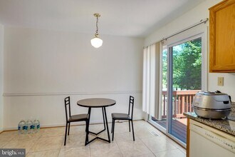 6105 Jenlar Dr in Centreville, VA - Building Photo - Building Photo