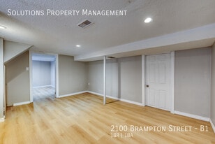 2100 Brampton St in Hamilton, ON - Building Photo