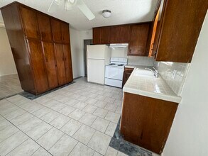 131 Lillian Way, Unit B in Fallbrook, CA - Building Photo - Building Photo