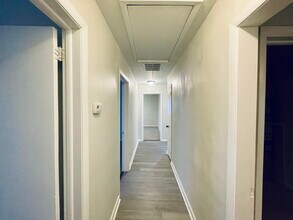 1211 Victoria Blvd in Hampton, VA - Foto de edificio - Building Photo