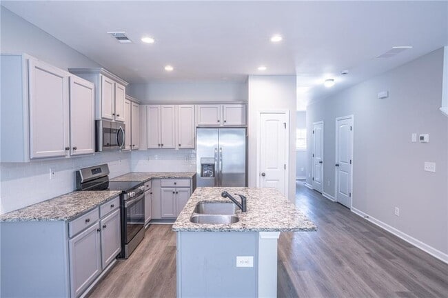 6106 Oak Bend Ct in Riverdale, GA - Building Photo - Building Photo