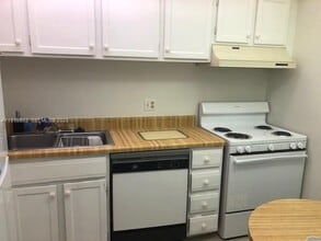 3720 Inverrary Dr in Lauderhill, FL - Building Photo - Building Photo