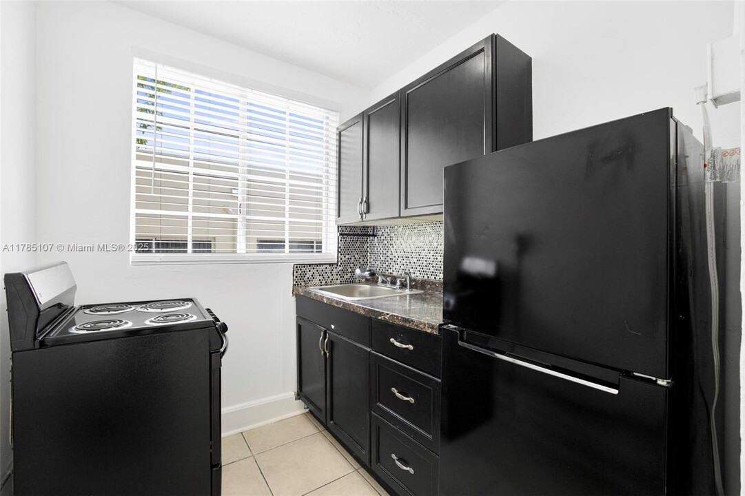 1563 SW 2nd St in Miami, FL - Building Photo