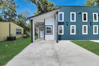 5941 Southlea St in Houston, TX - Building Photo - Building Photo