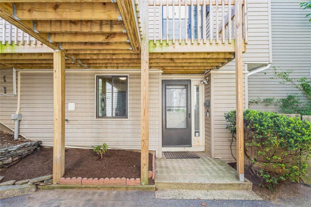 28 Hillside Terrace in White Plains, NY - Building Photo