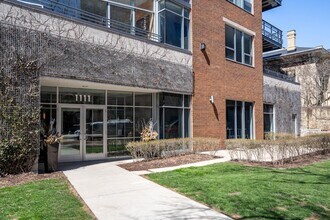 1111 N Marshall St in Milwaukee, WI - Foto de edificio - Building Photo