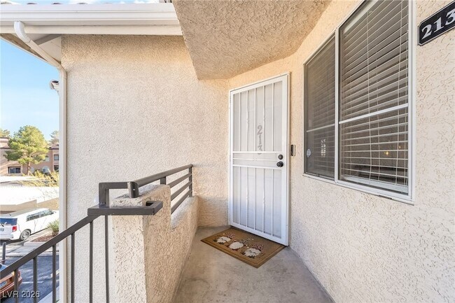 3320 S Fort Apache Rd in Las Vegas, NV - Foto de edificio - Building Photo