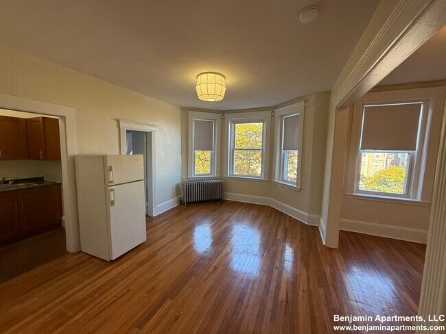 1371 Commonwealth Ave, Unit 35 in Boston, MA - Building Photo - Building Photo