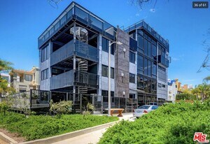 5115 Vía Donte in Marina Del Rey, CA - Building Photo