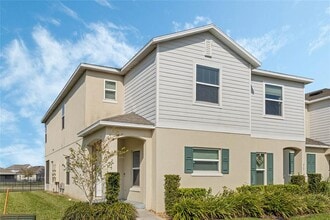 213 Primrose Dr in Davenport, FL - Foto de edificio - Building Photo