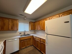 995 Vineyard Way in Kingsburg, CA - Building Photo - Building Photo